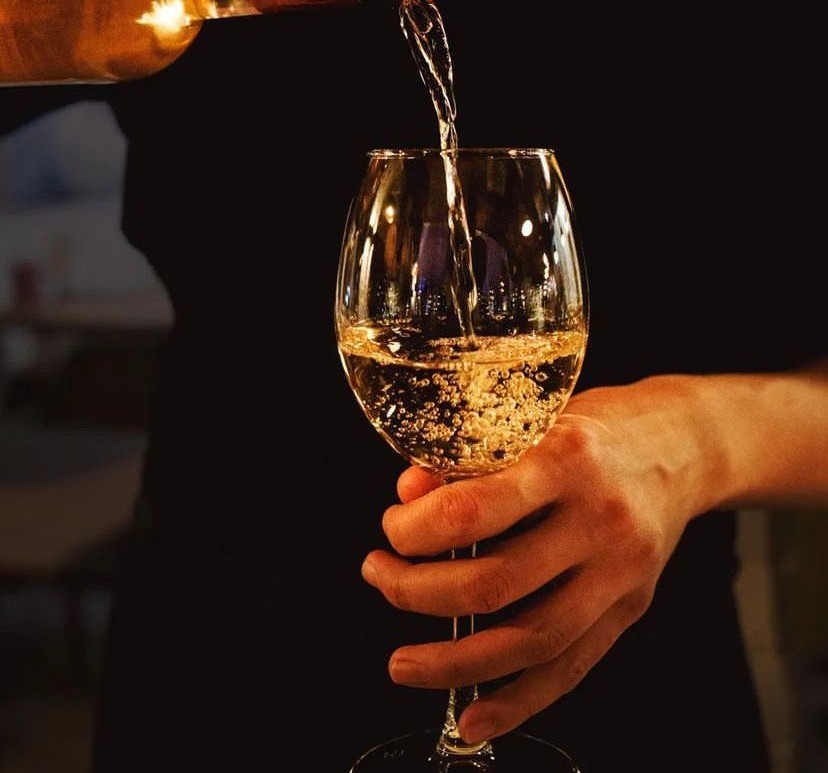 古都梅酒をグラスに注いだ様子